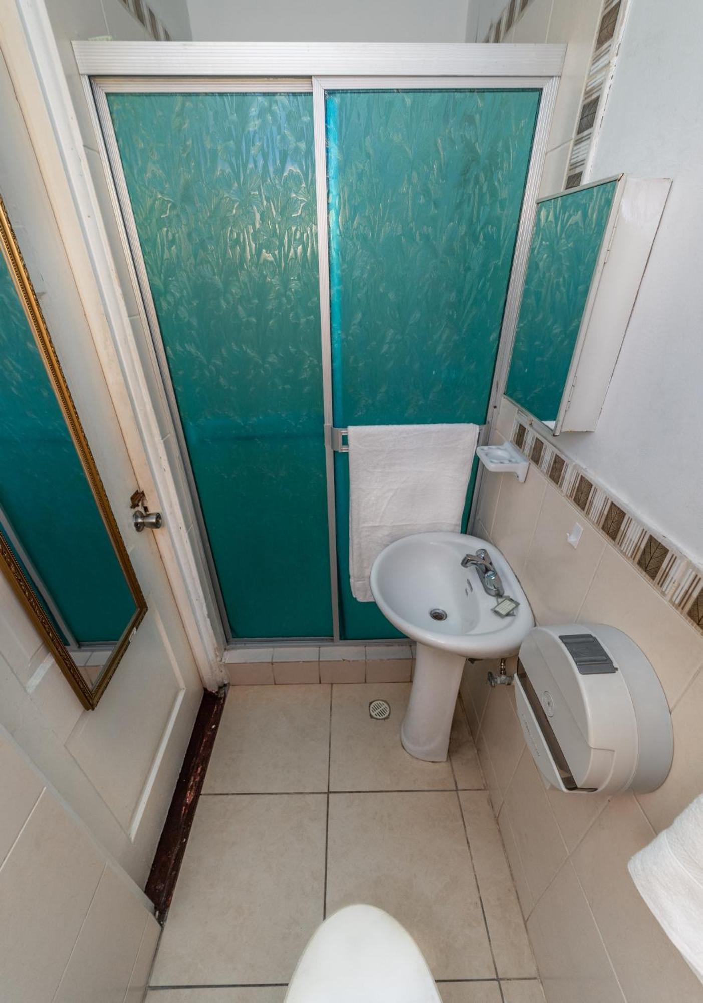 Hostal Amador Familiar Panama City Phòng bức ảnh